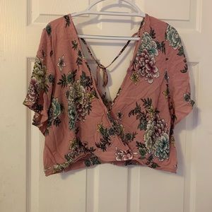 Cropped floral pink blouse